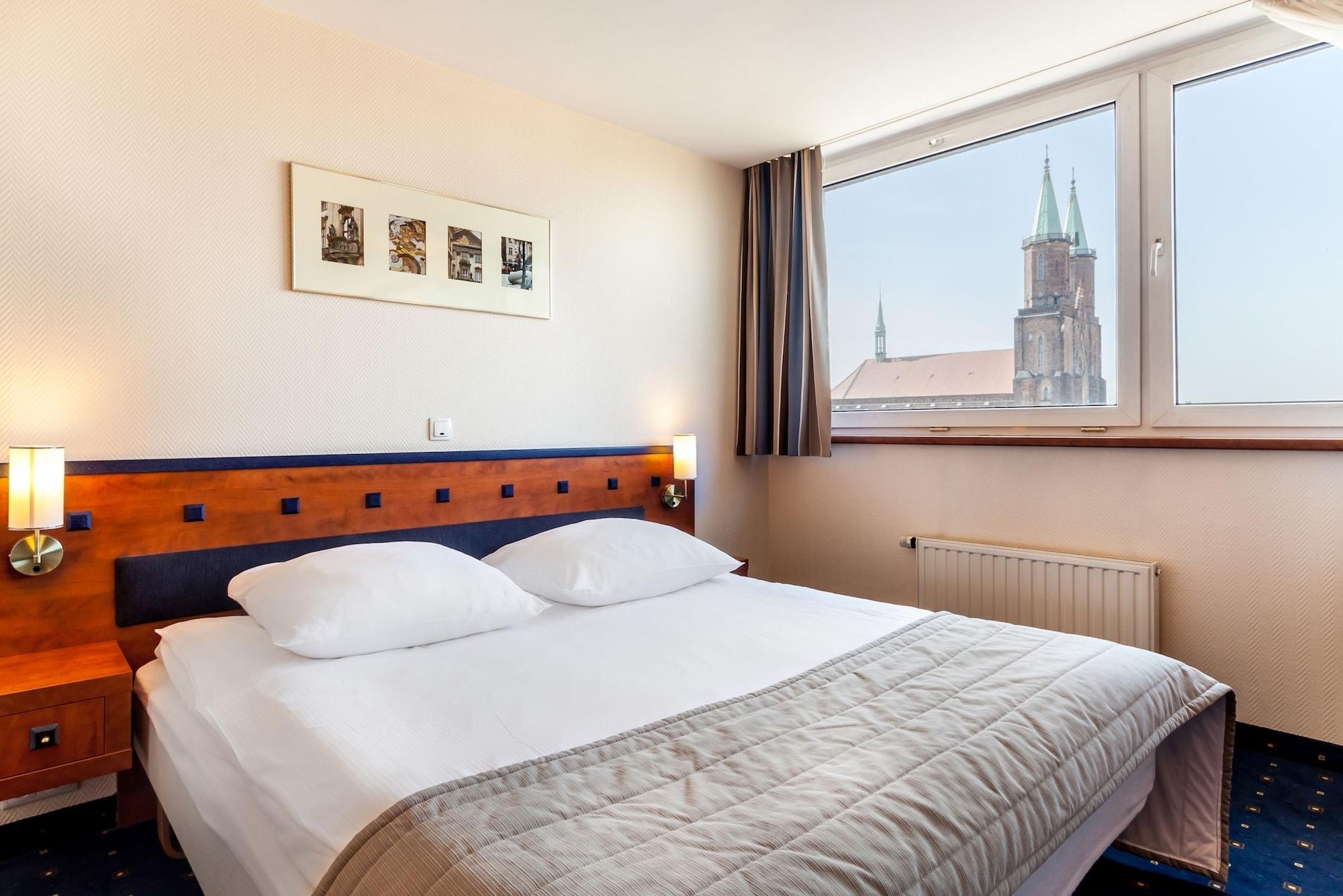 Qubus Hotel Legnica Exterior photo