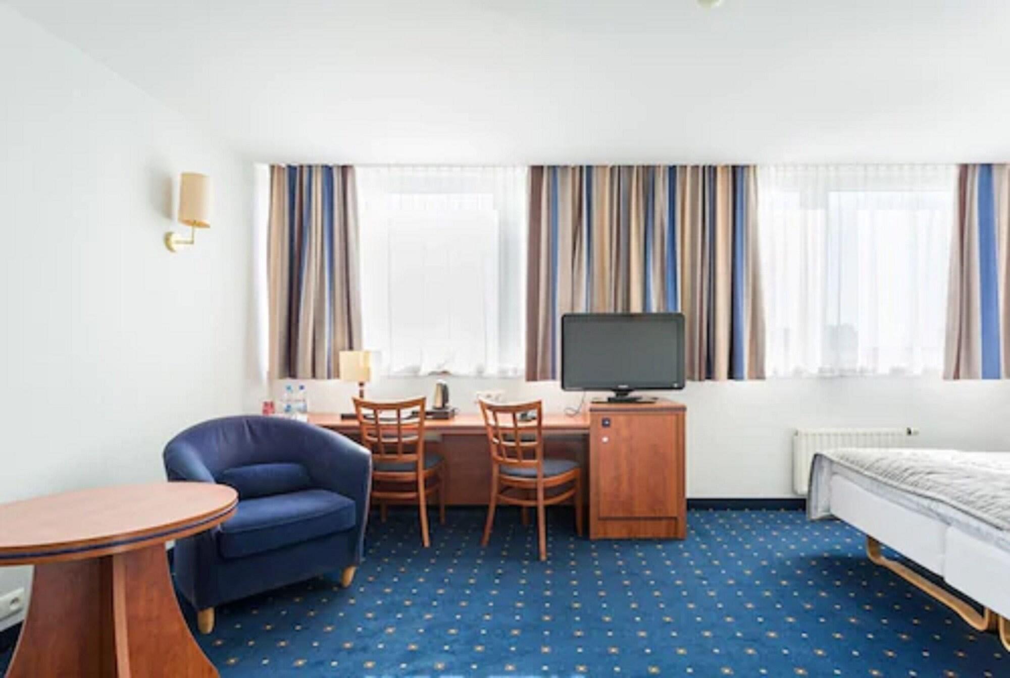 Qubus Hotel Legnica Exterior photo