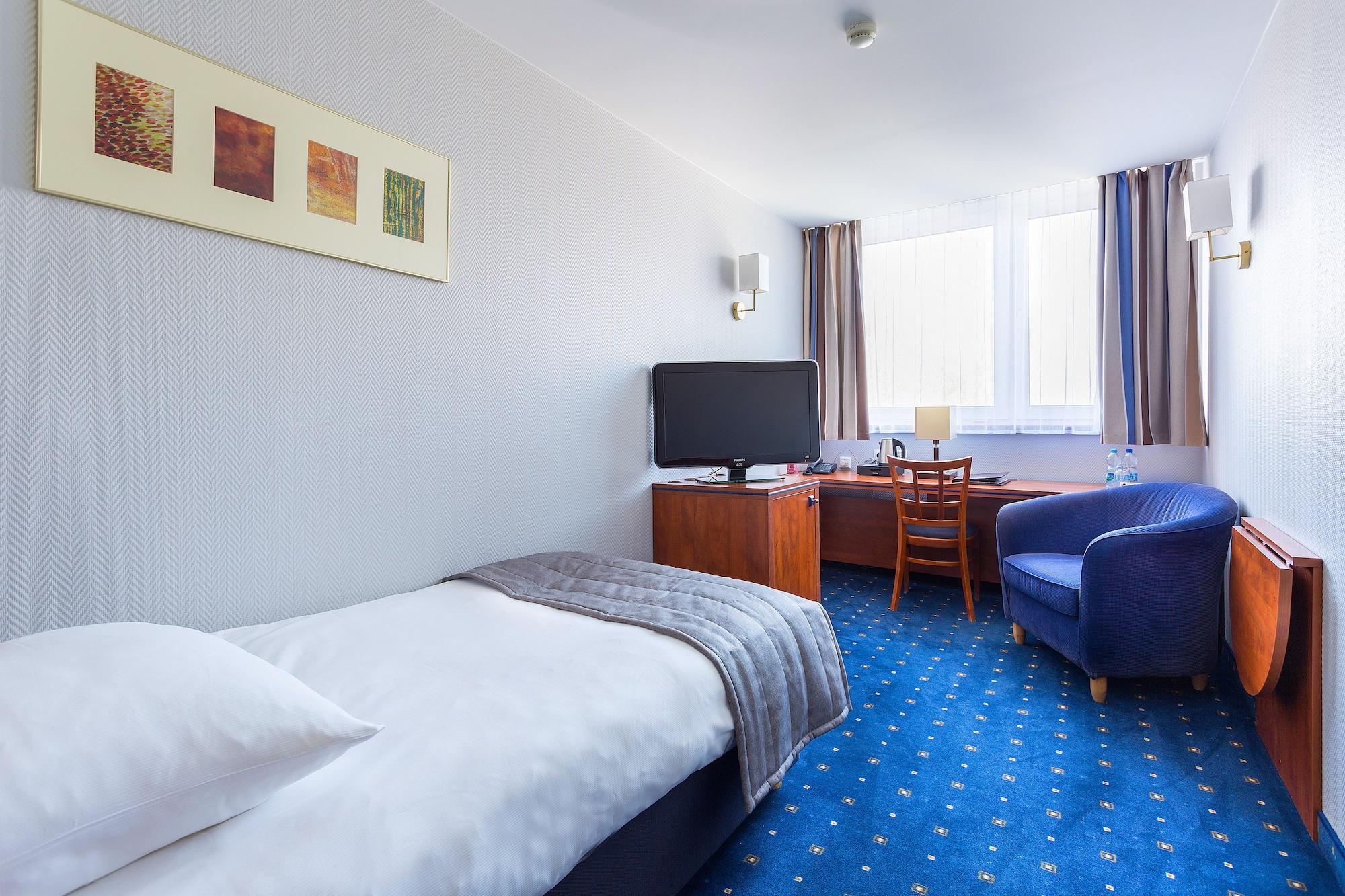 Qubus Hotel Legnica Exterior photo