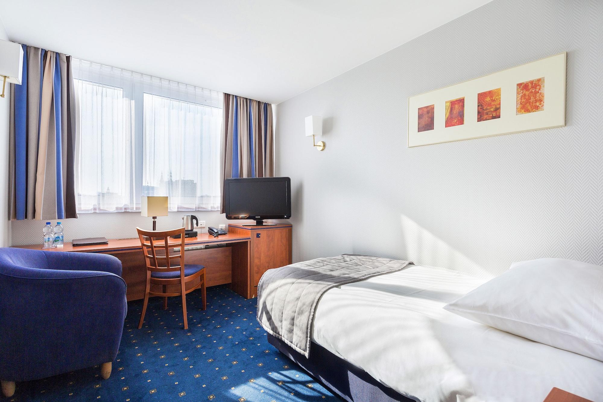 Qubus Hotel Legnica Exterior photo