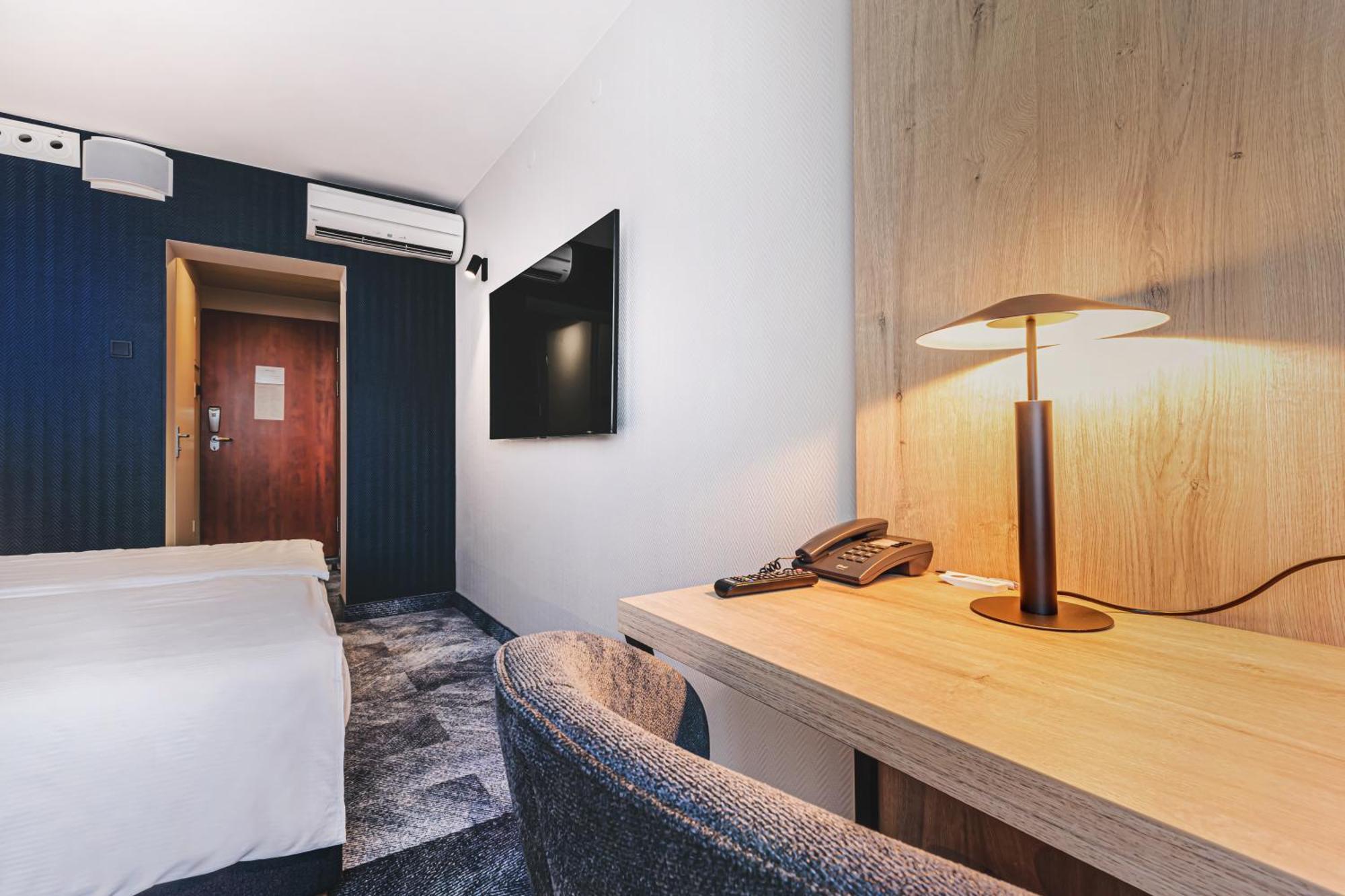 Qubus Hotel Legnica Exterior photo
